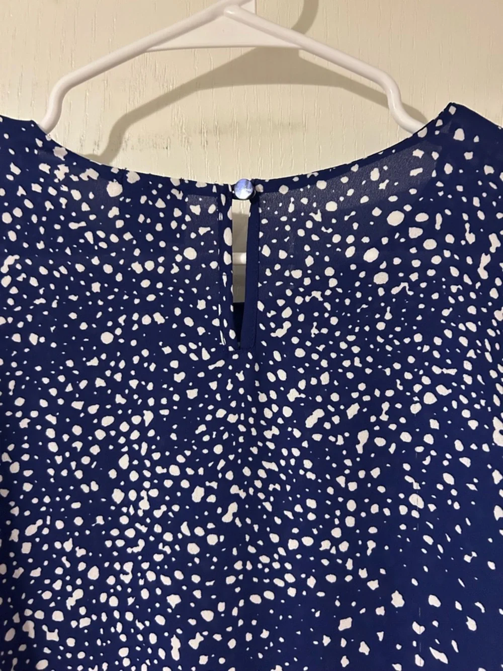 Worthington Blue Speckled Flutter Sleeve Blouse Size Large Lightweight Flowy Top - Picture 8 of 8